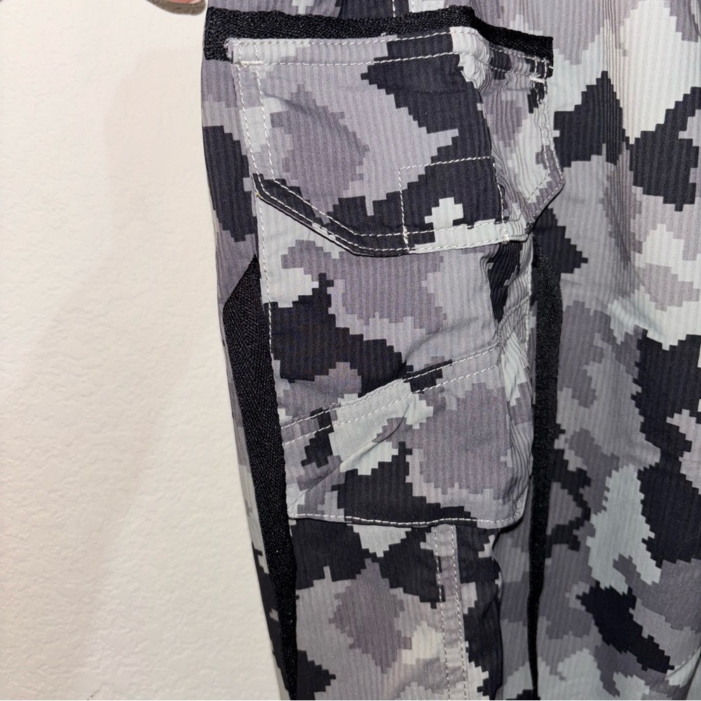 Zumba Fitness Camouflage Joggers with Pink Waistband Women’s small - Picture 5 of 9